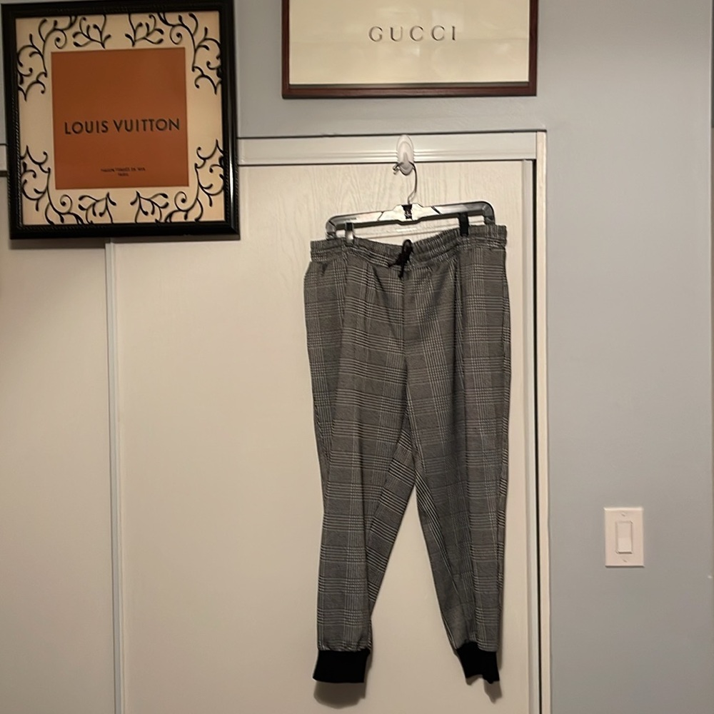 Gently used no tags pull on suit pants barIII XL box7